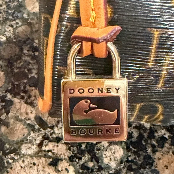 NWOT Dooney & Bourke Black with Brown Trim Barrel Shoulder Bag 🤎 - Picture 9 of 10